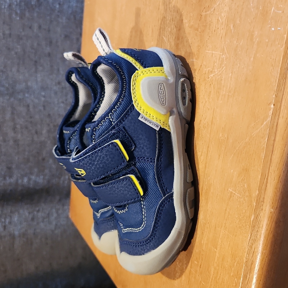 Keen boys shoes